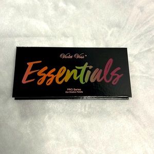 3/$25 ❤️ VIOLET VOSS ESSENTIALS PRO SERIES EYESHADOW PALLETTE